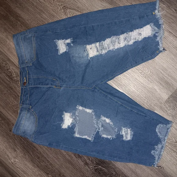 Women's Blue Jean shorts - Picture 2 of 5